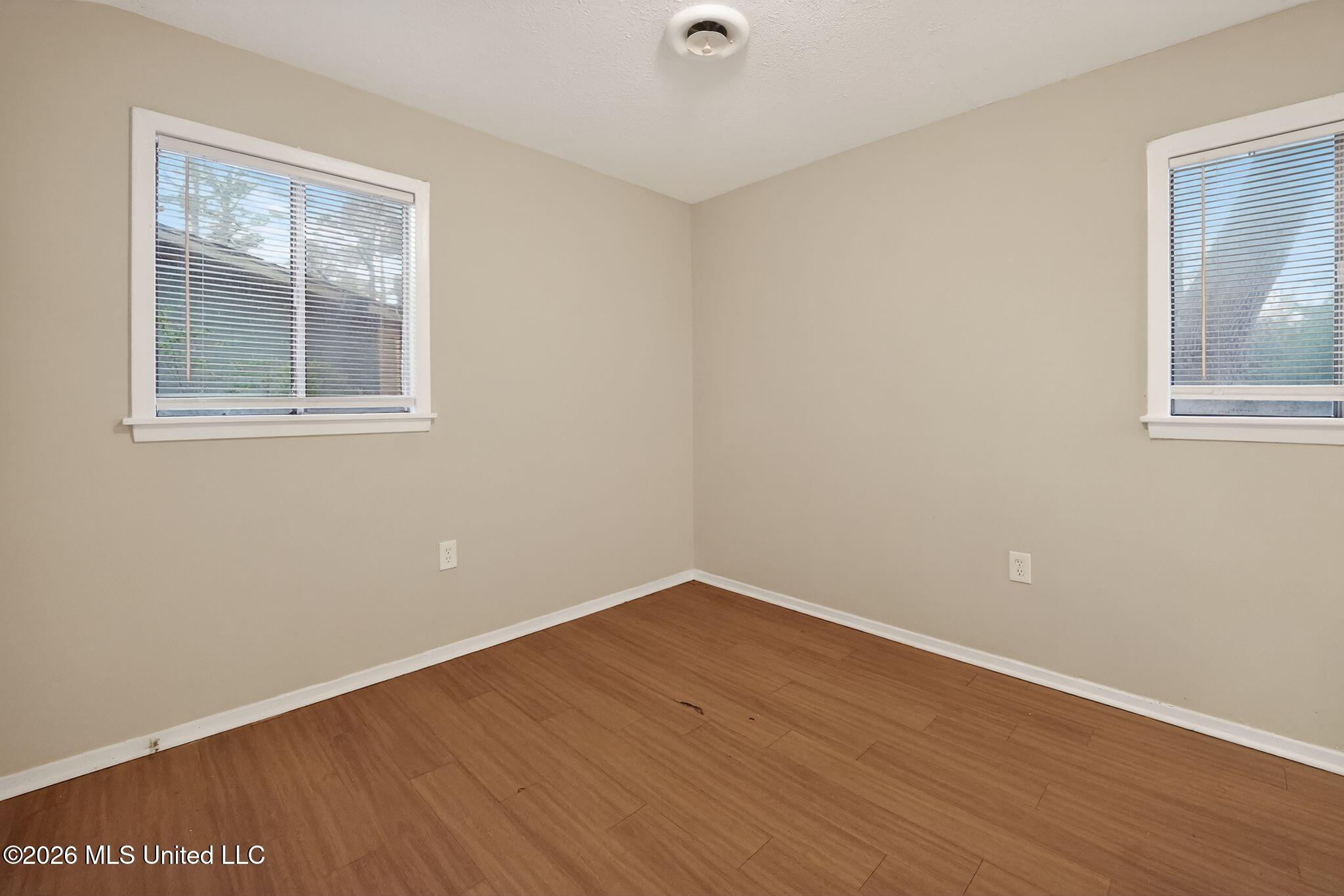 5559 Queen Mary Lane Property Photo 11