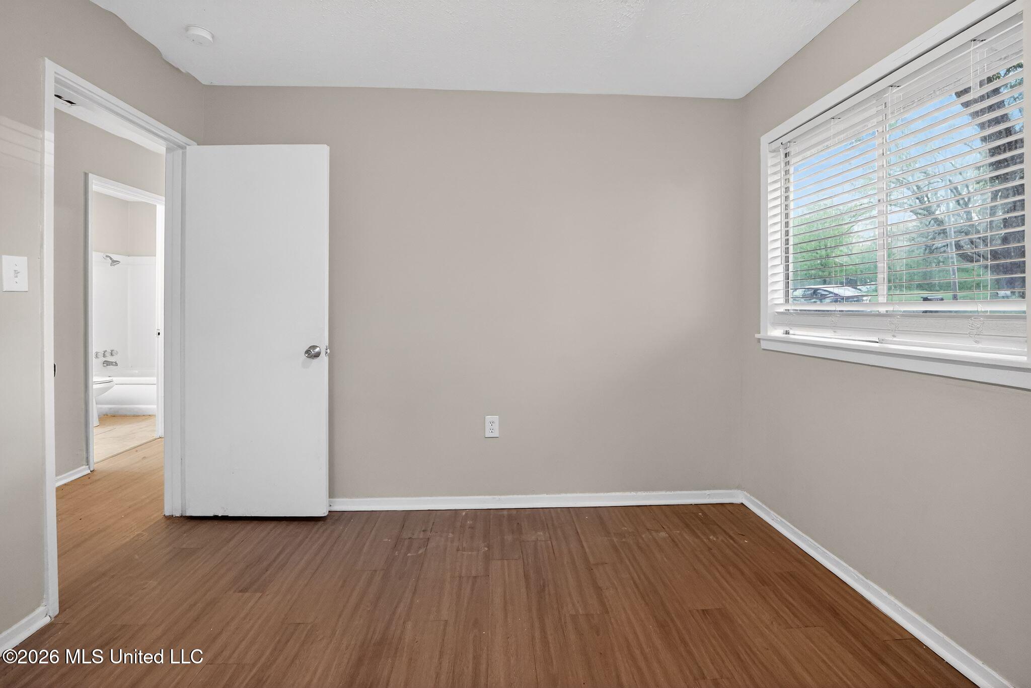 5559 Queen Mary Lane Property Photo 13