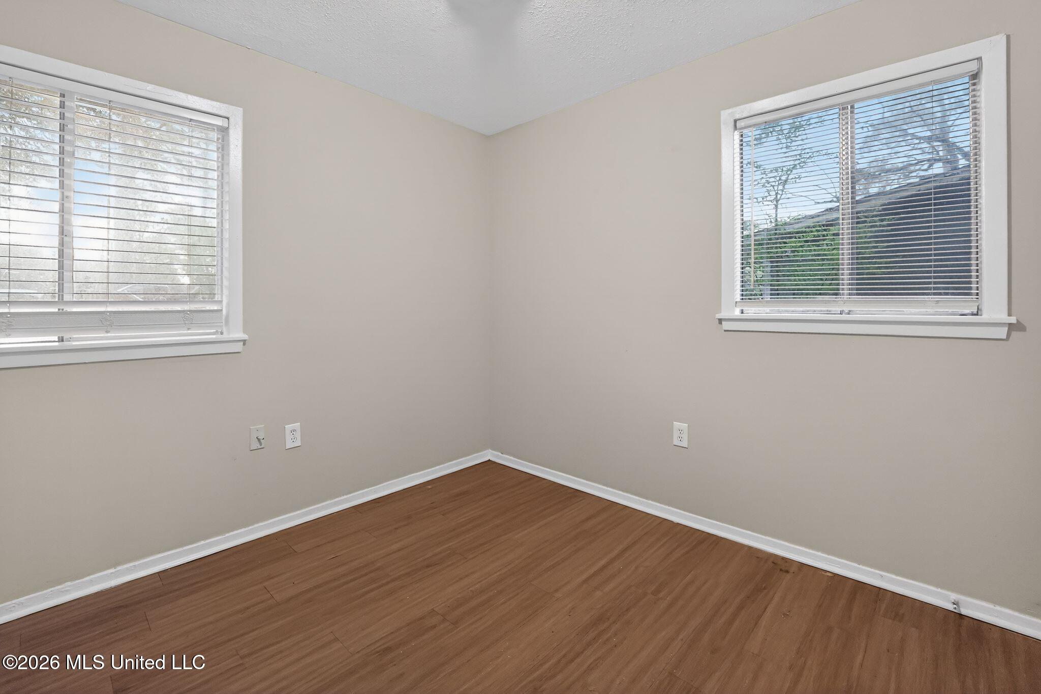 5559 Queen Mary Lane Property Photo 14