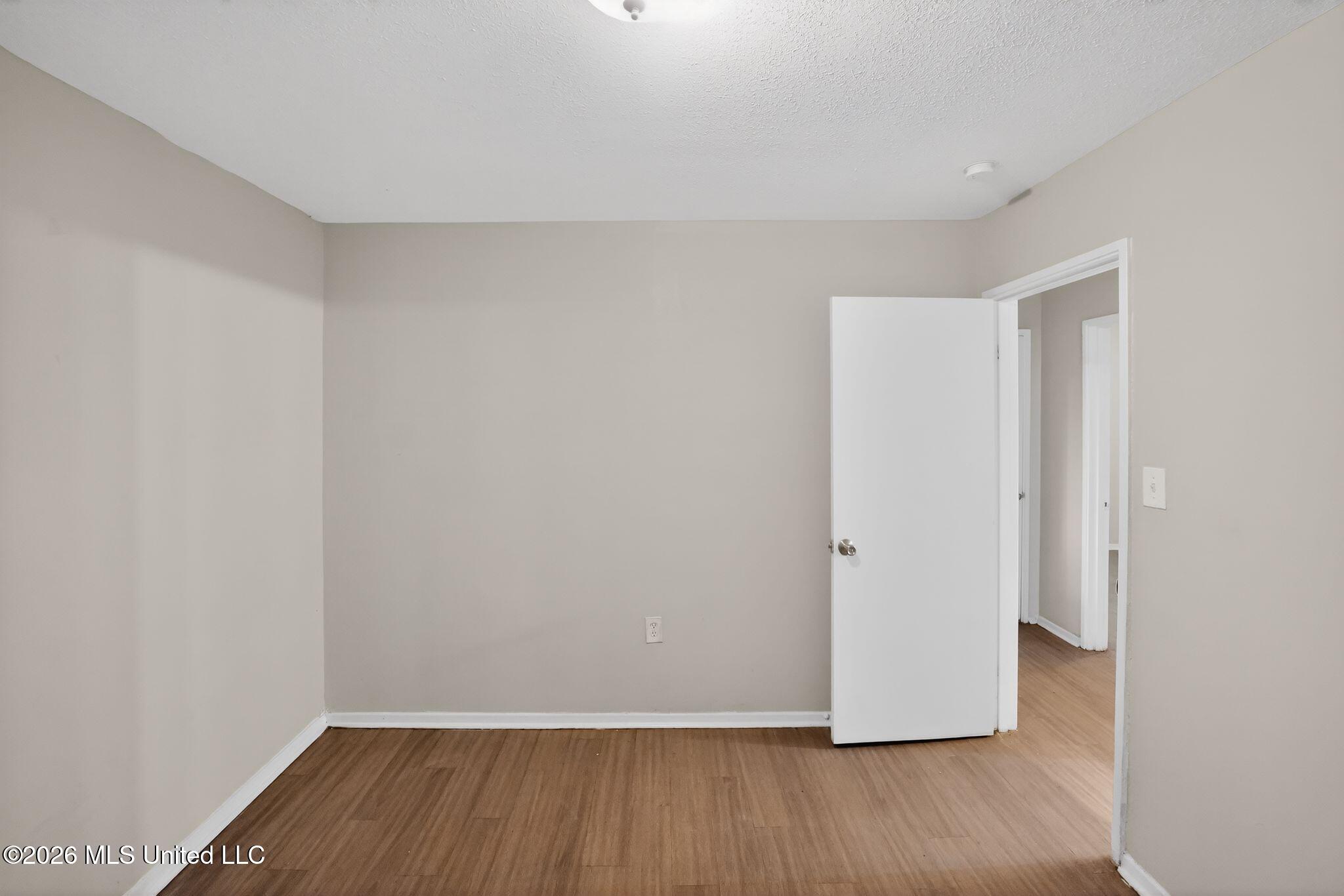 5559 Queen Mary Lane Property Photo 17