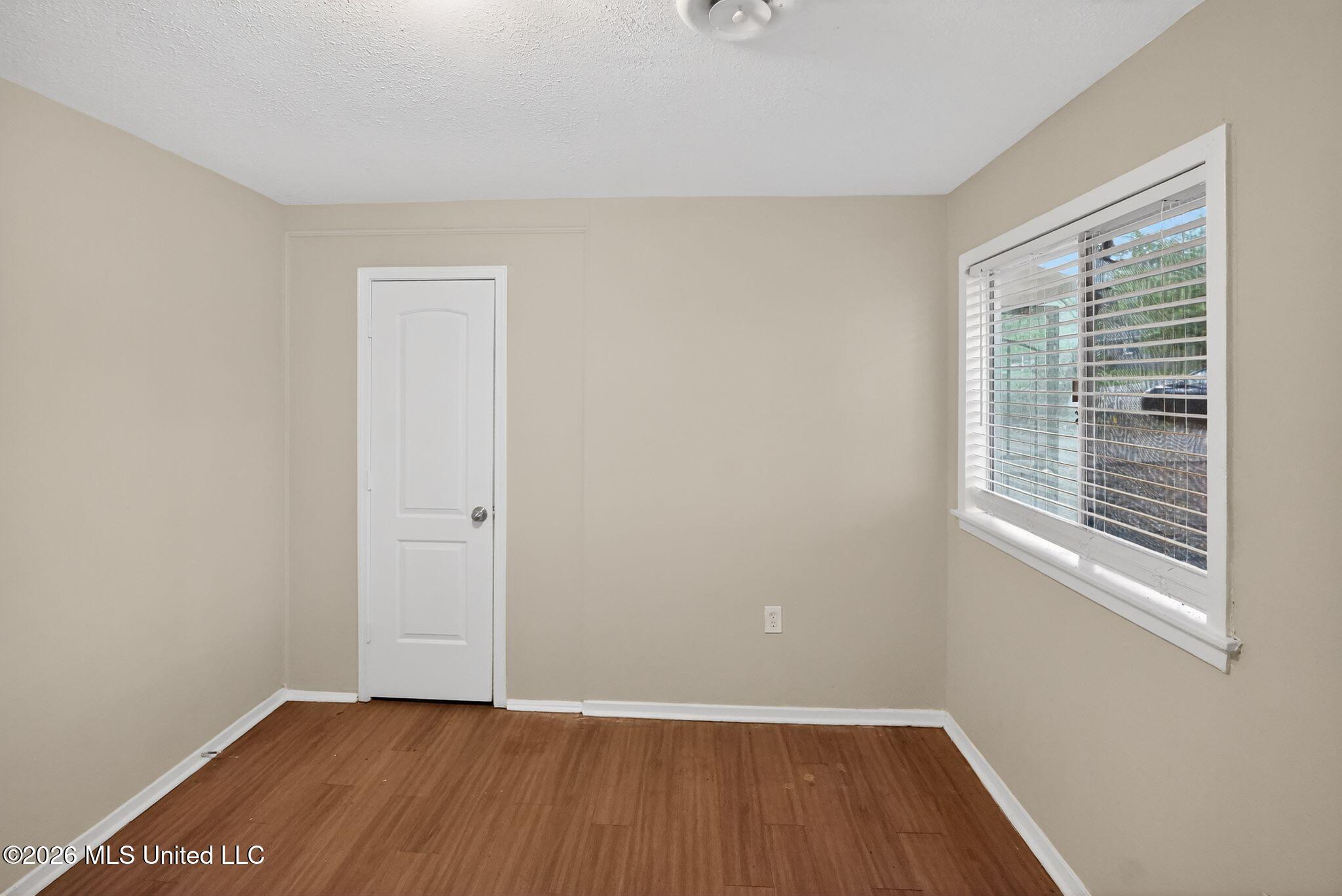 5559 Queen Mary Lane Property Photo 18