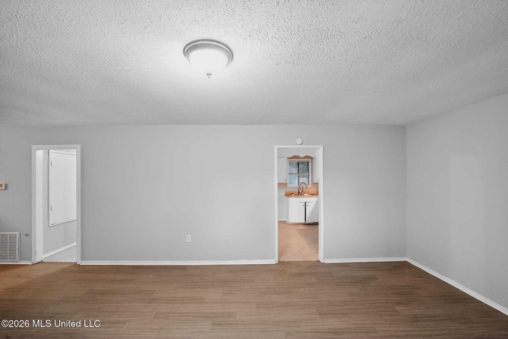 5559 Queen Mary Lane Property Photo 19
