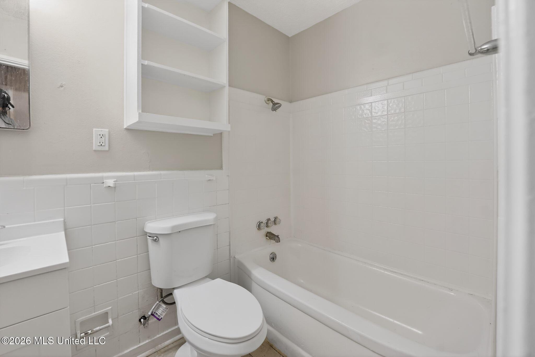 5559 Queen Mary Lane Property Photo 28