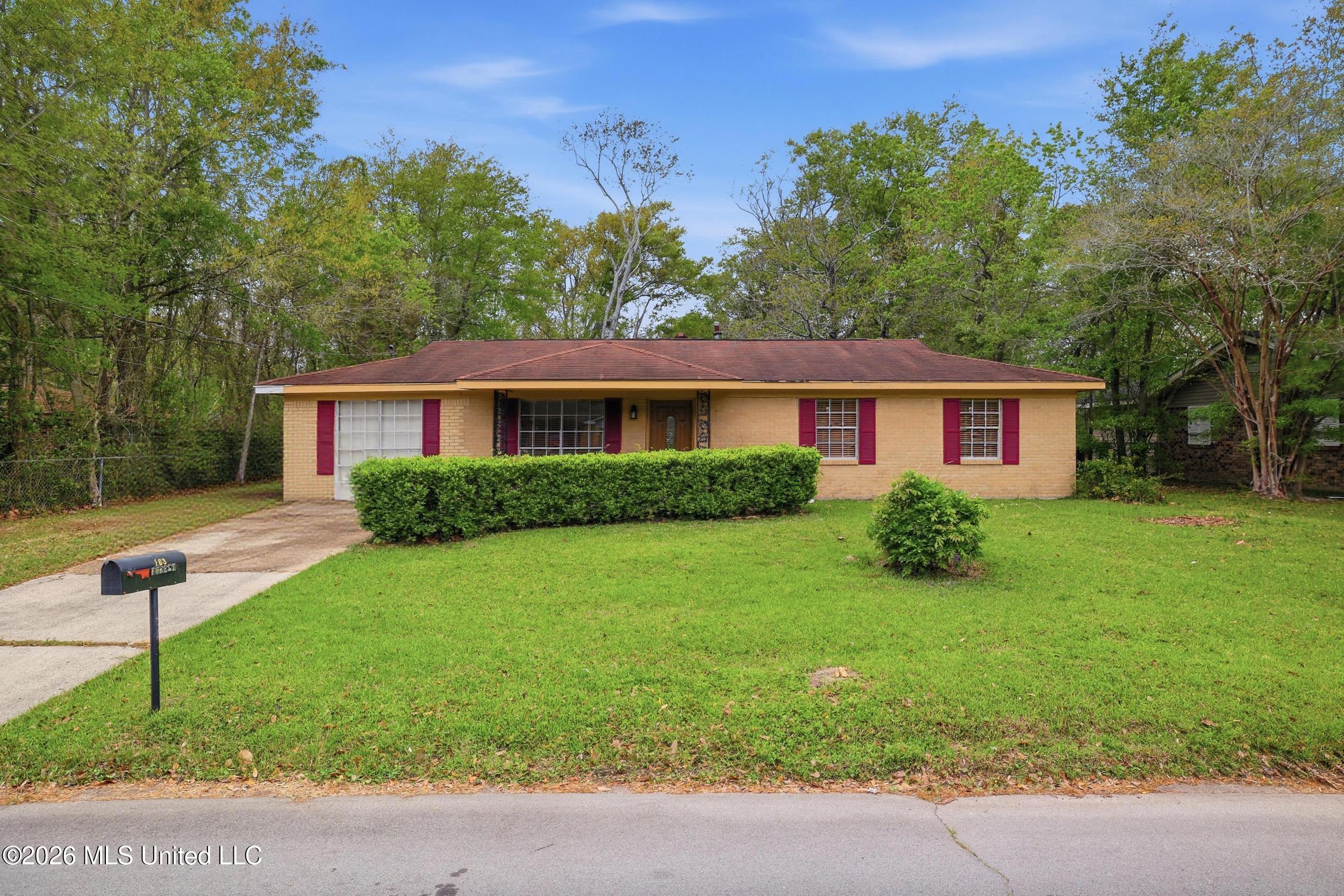103 Forest Drive Property Photo 2