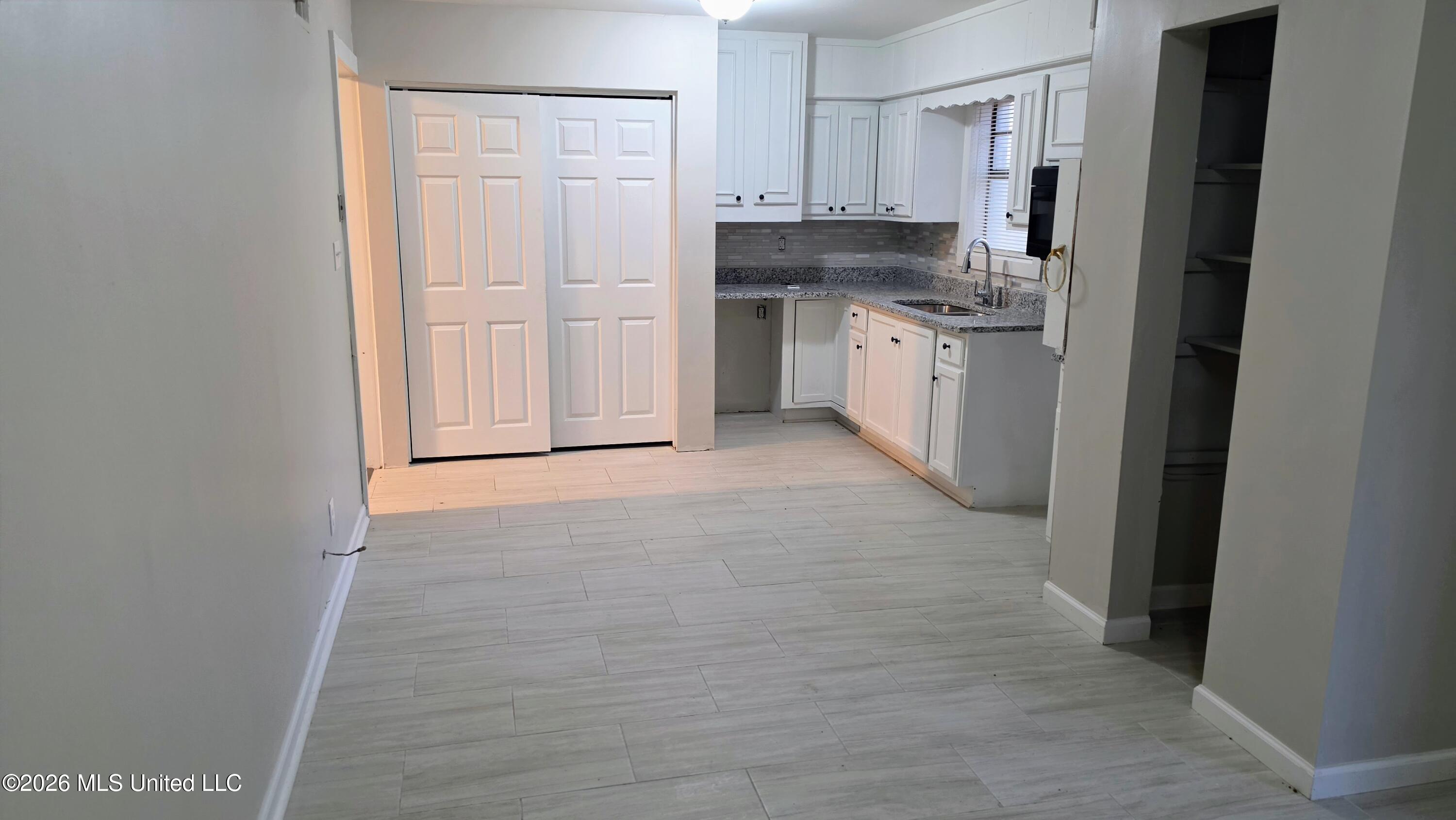 7686 Deerfield Cove Property Photo 10