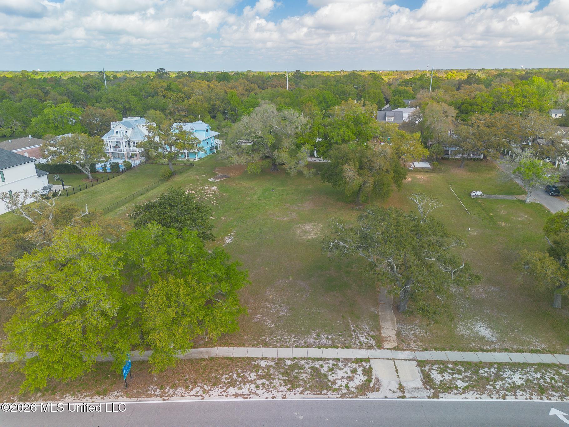 660 E Beach Boulevard Property Photo 10