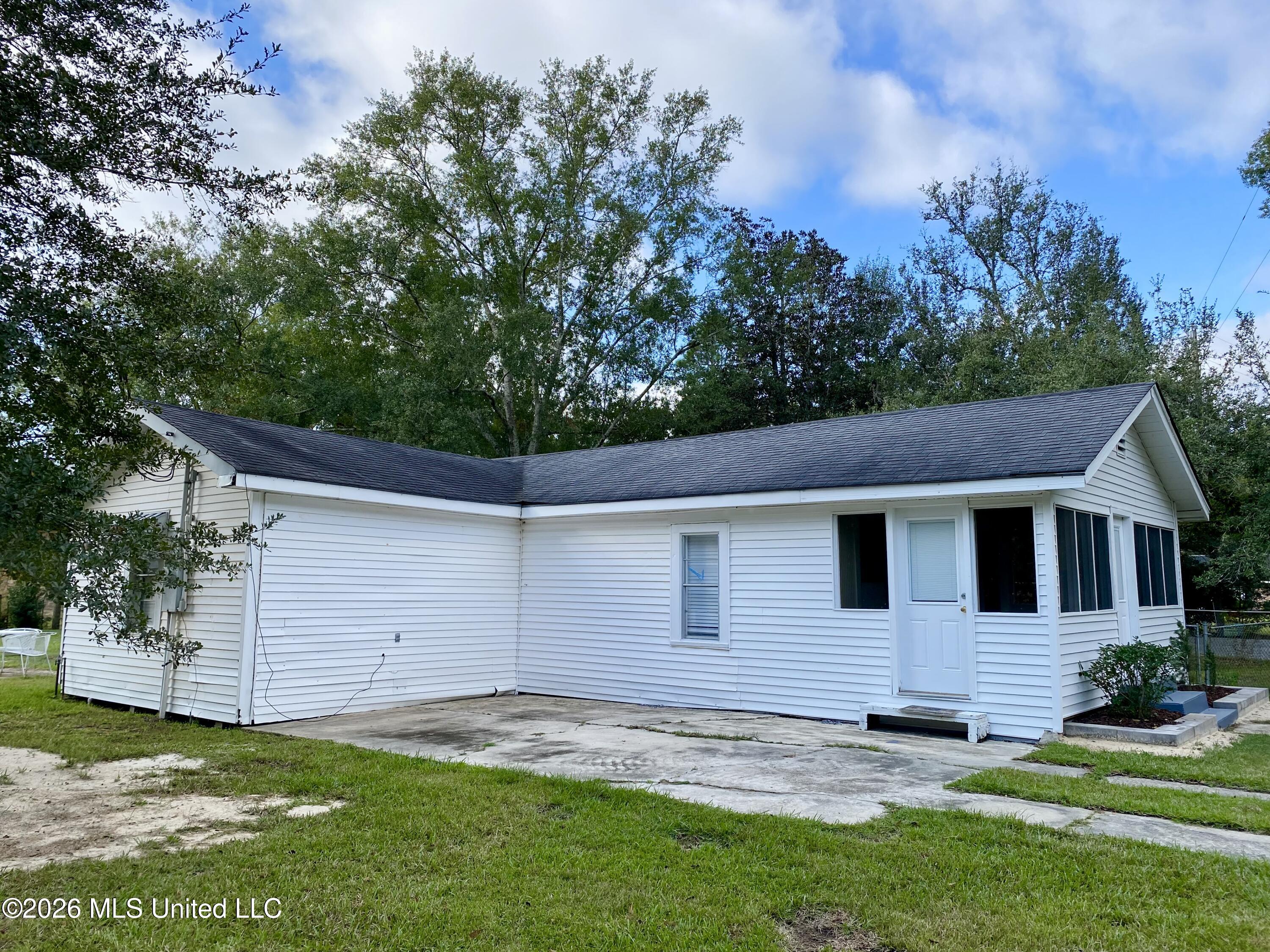 149 Grover Barrett Road Property Photo 3