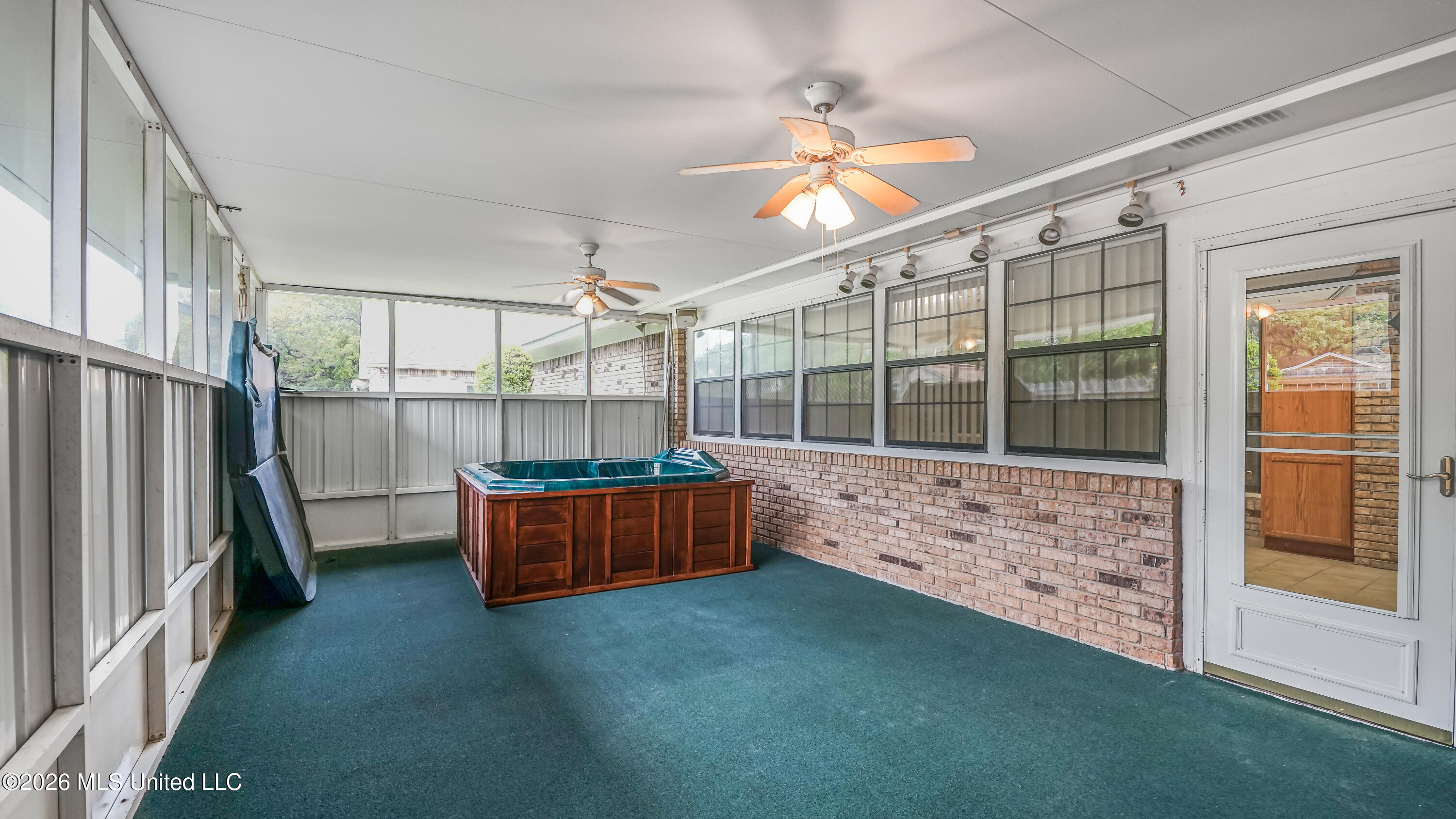 1301 Heidenheim Street Property Photo 25