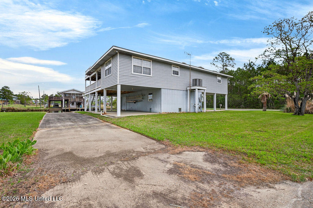 10199 Whale Avenue Property Photo 4
