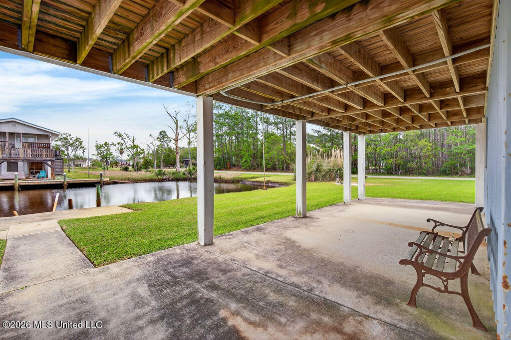 10199 Whale Avenue Property Photo 7