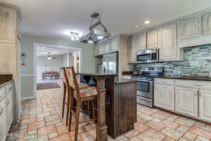 7079 Menge Avenue Property Photo 1