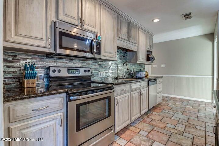 7079 Menge Avenue Property Photo 2