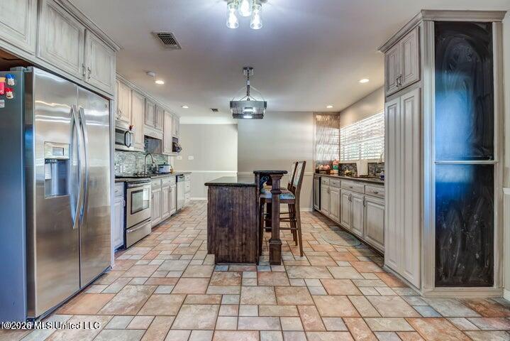 7079 Menge Avenue Property Photo 3