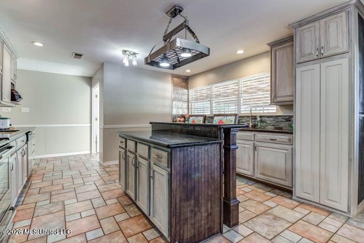 7079 Menge Avenue Property Photo 5