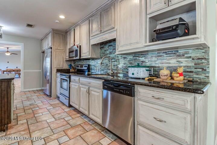 7079 Menge Avenue Property Photo 6