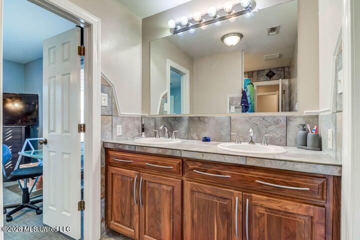 7079 Menge Avenue Property Photo 32