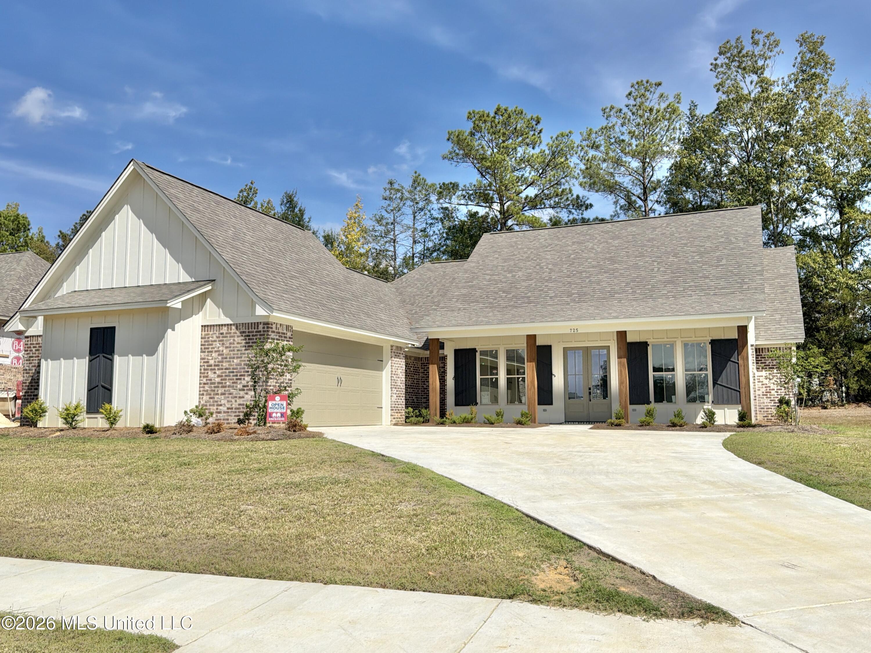 725 Celadon Street Property Photo 1