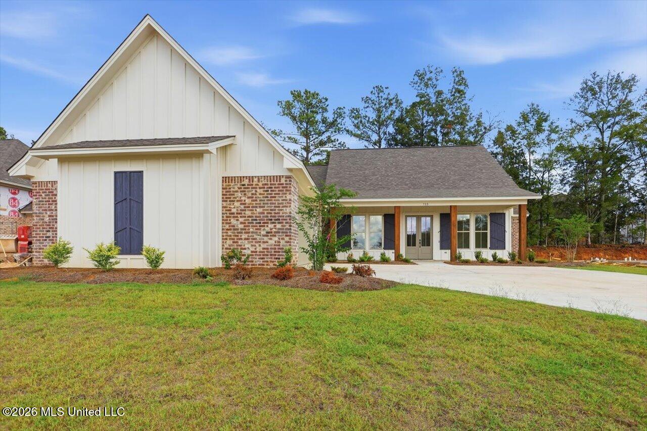 725 Celadon Street Property Photo 2