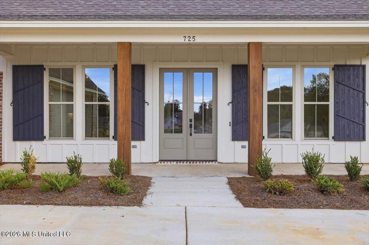725 Celadon Street Property Photo 3