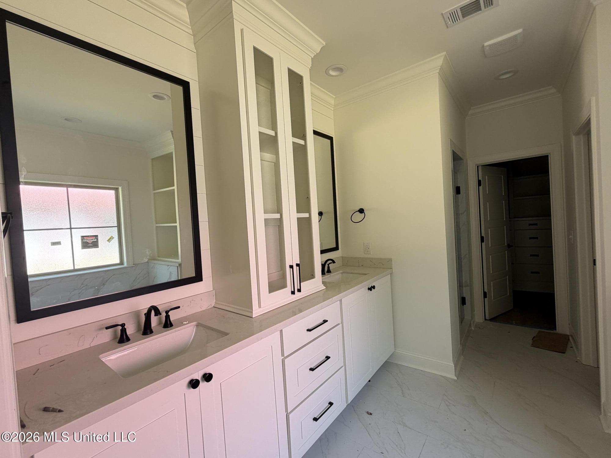 725 Celadon Street Property Photo 4