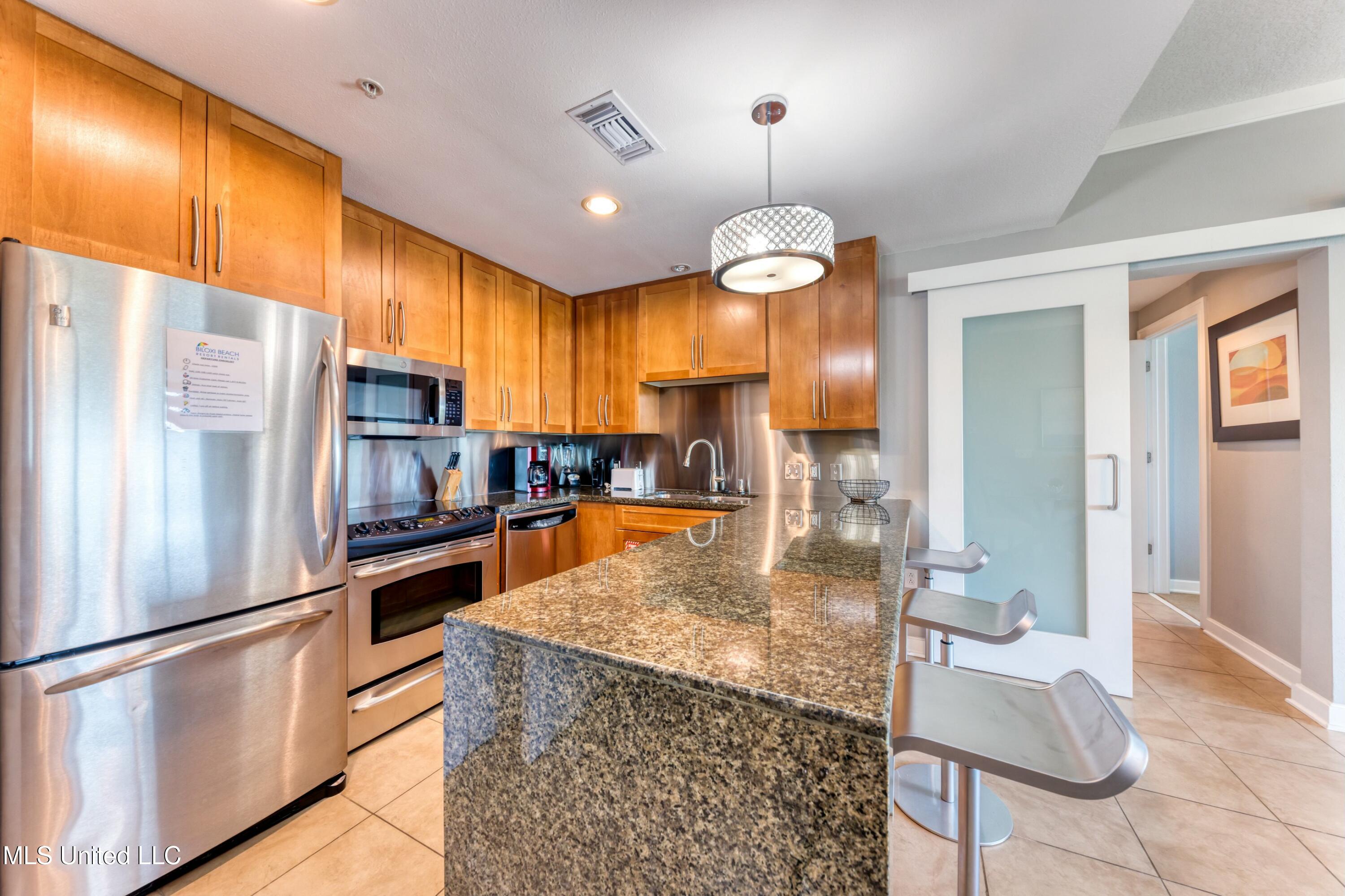 2060 Beach Boulevard Property Photo 4