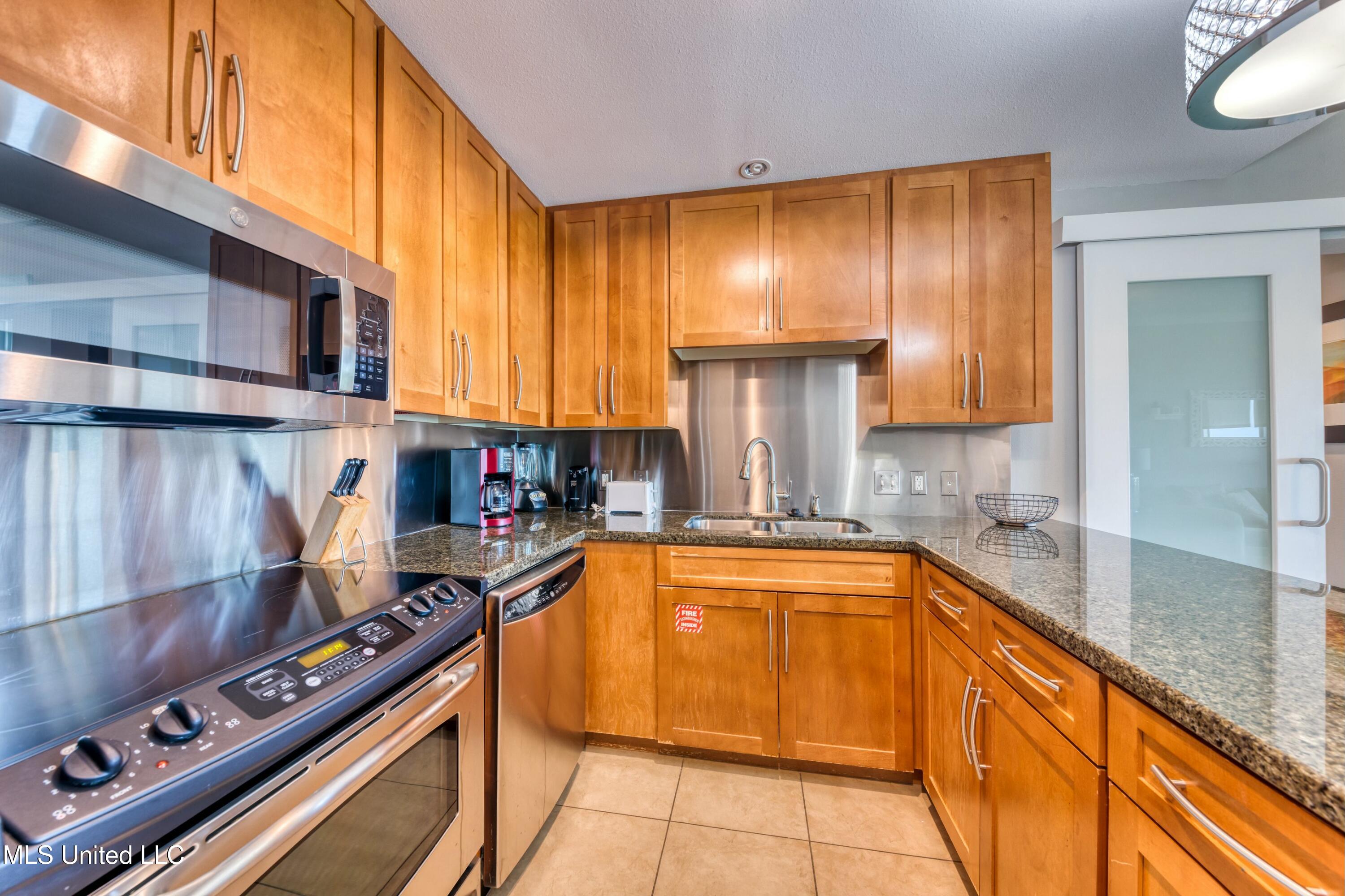 2060 Beach Boulevard Property Photo 5