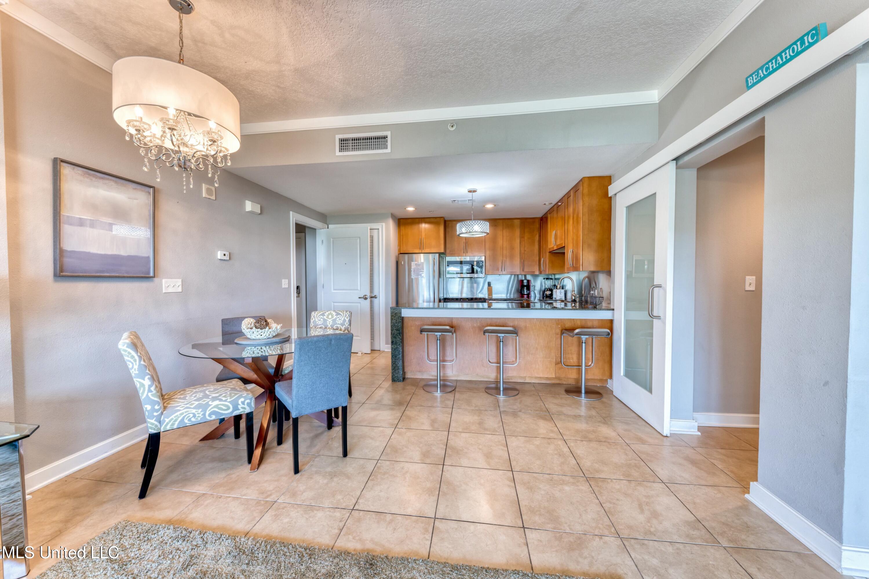 2060 Beach Boulevard Property Photo 7
