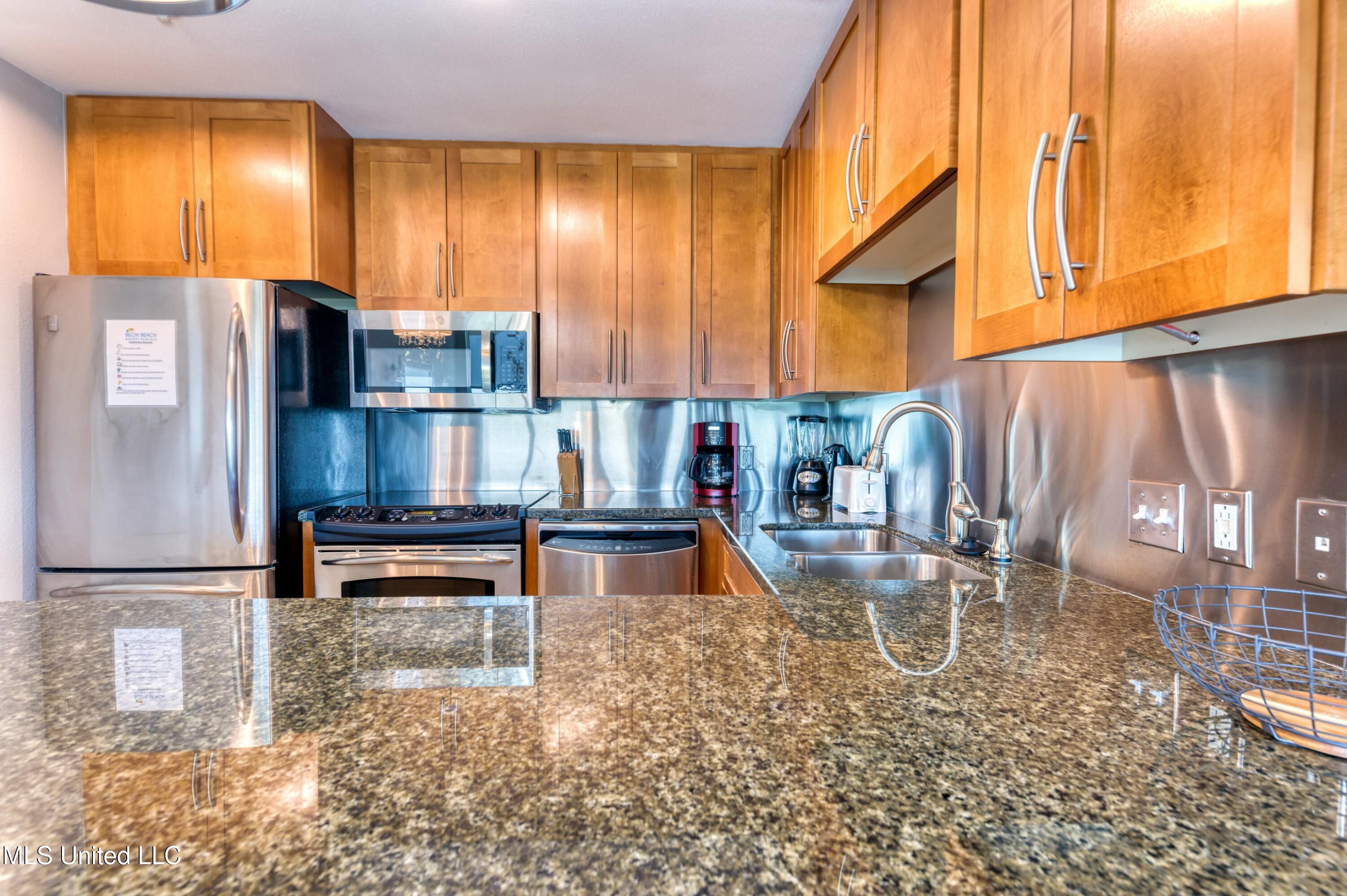 2060 Beach Boulevard Property Photo 8