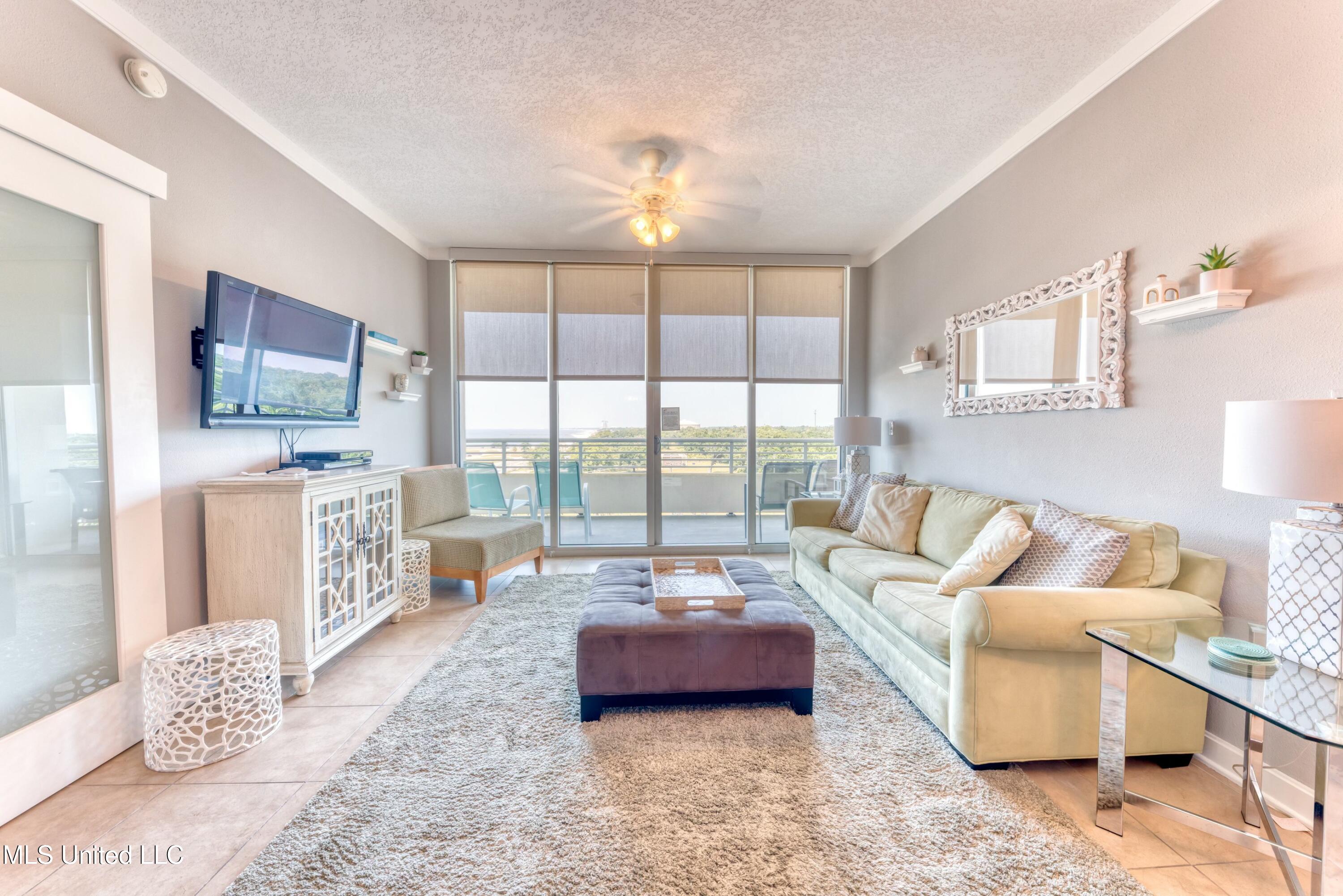 2060 Beach Boulevard Property Photo 9
