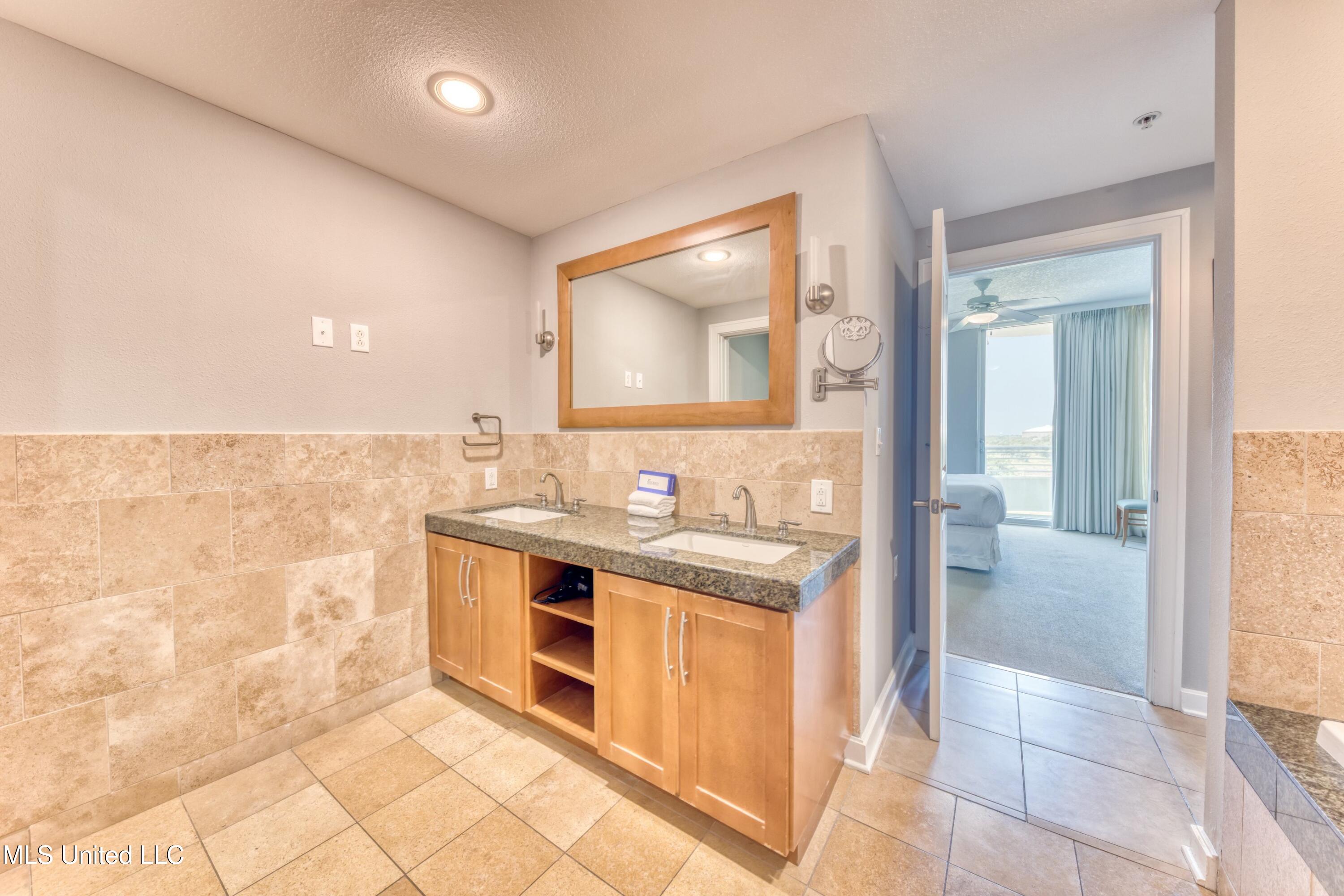 2060 Beach Boulevard Property Photo 15