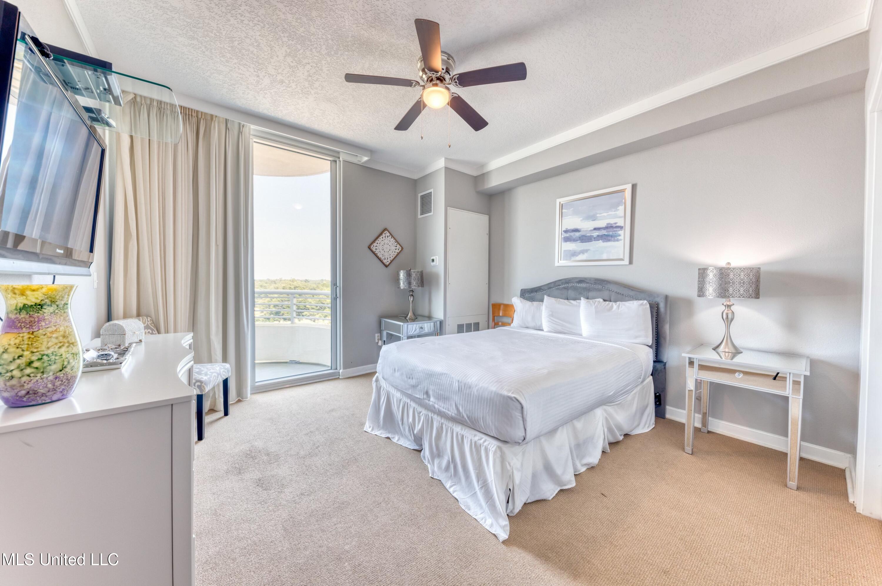 2060 Beach Boulevard Property Photo 19