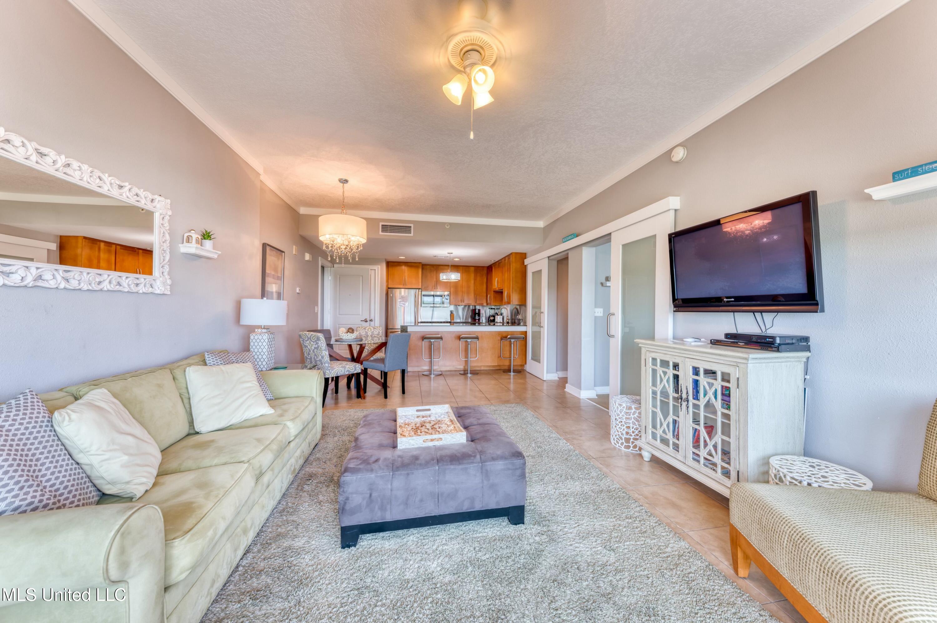 2060 Beach Boulevard Property Photo 25