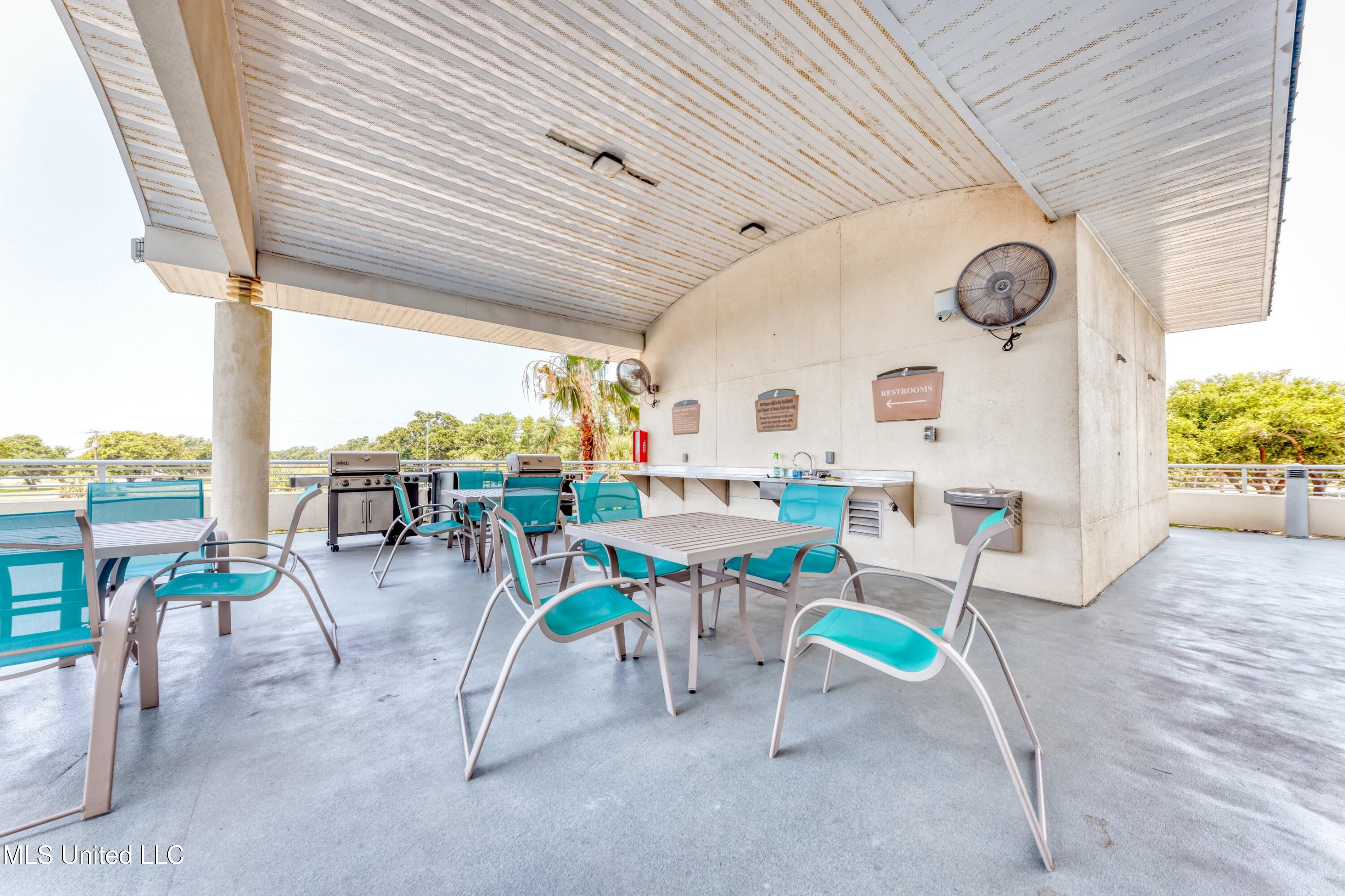 2060 Beach Boulevard Property Photo 26