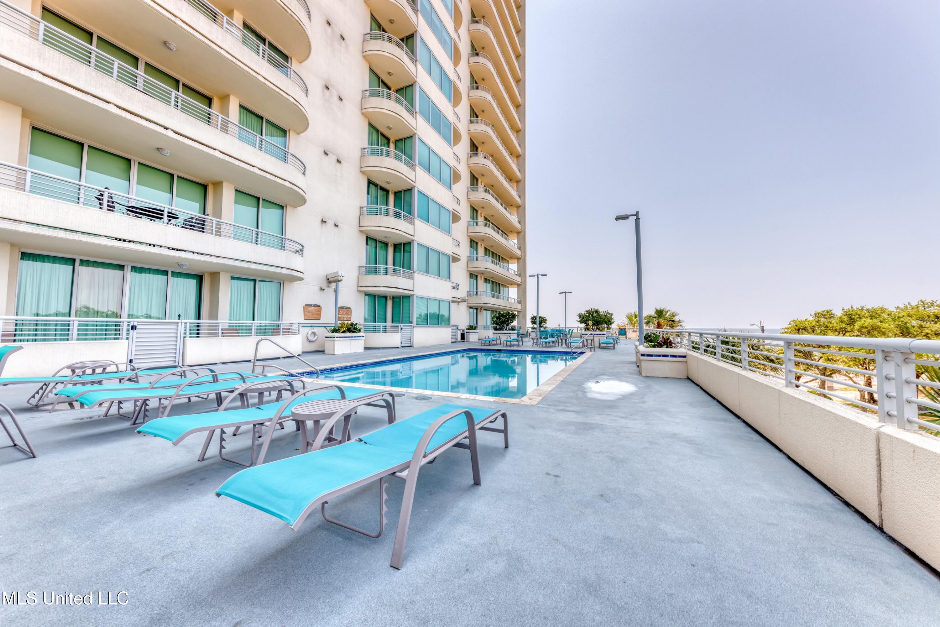 2060 Beach Boulevard Property Photo 28