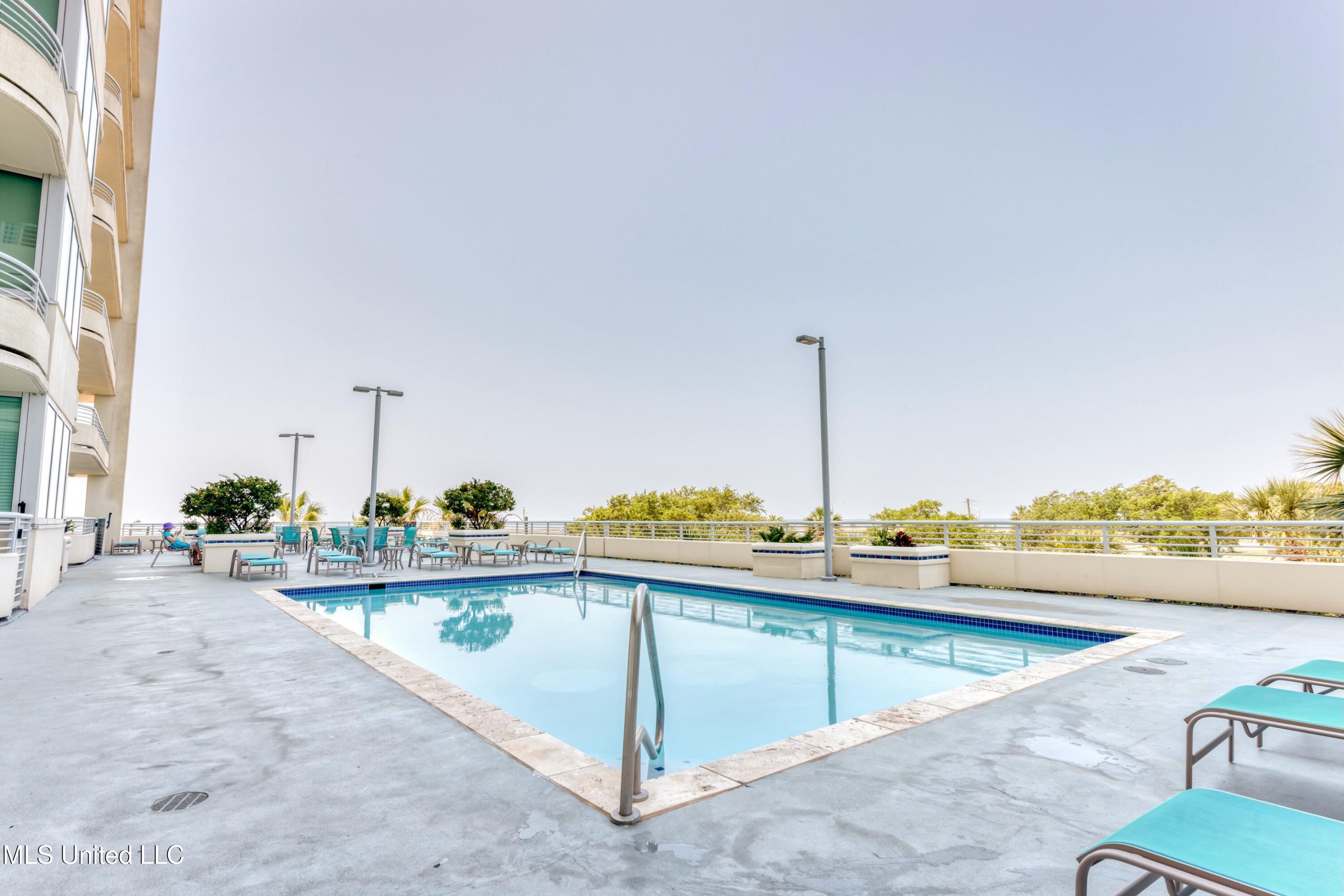 2060 Beach Boulevard Property Photo 29