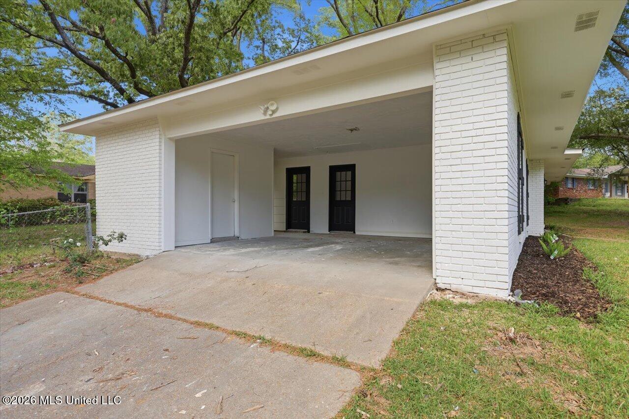 1201 Rockingham Drive Property Photo 4