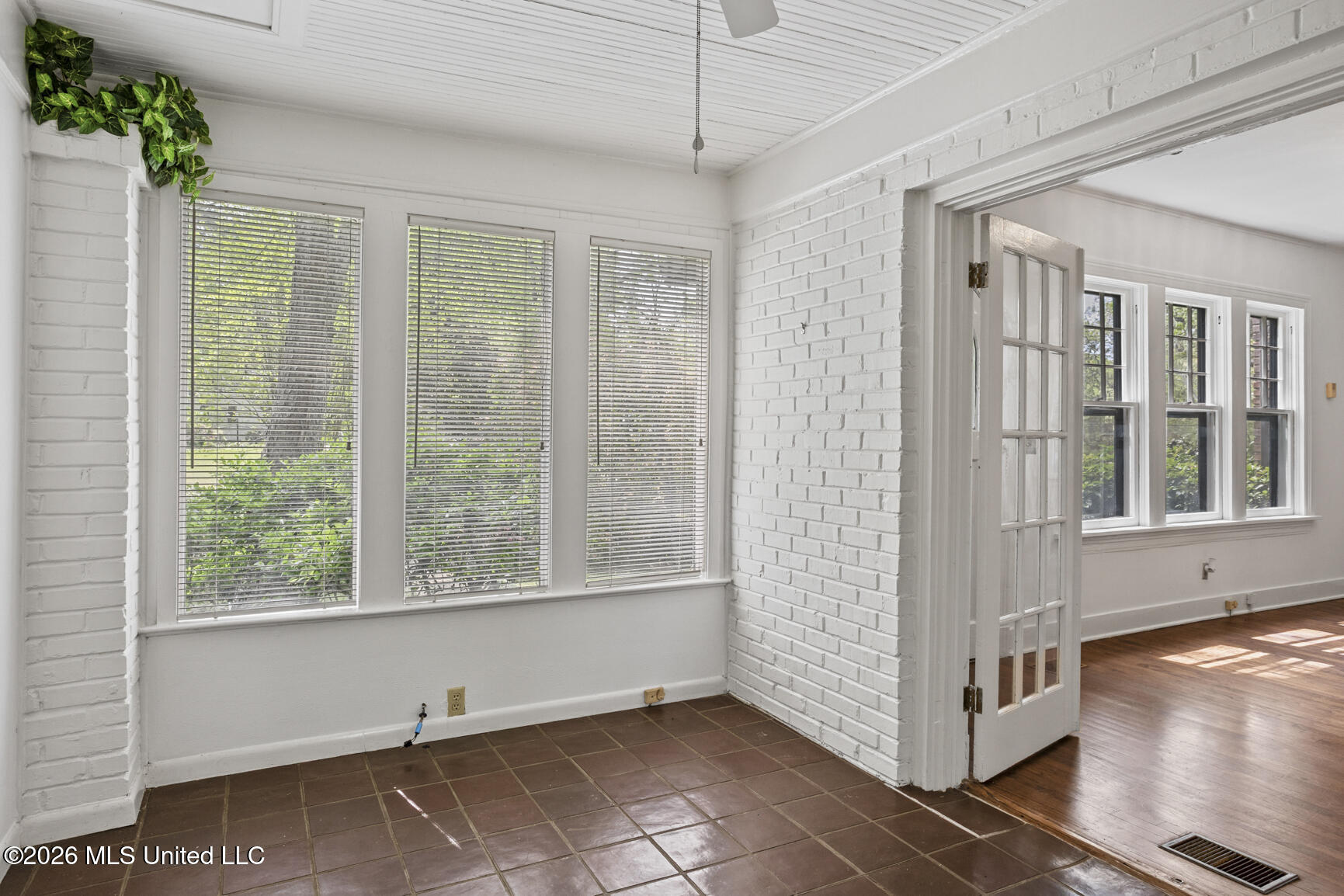 2010 Laurel Street Property Photo 11
