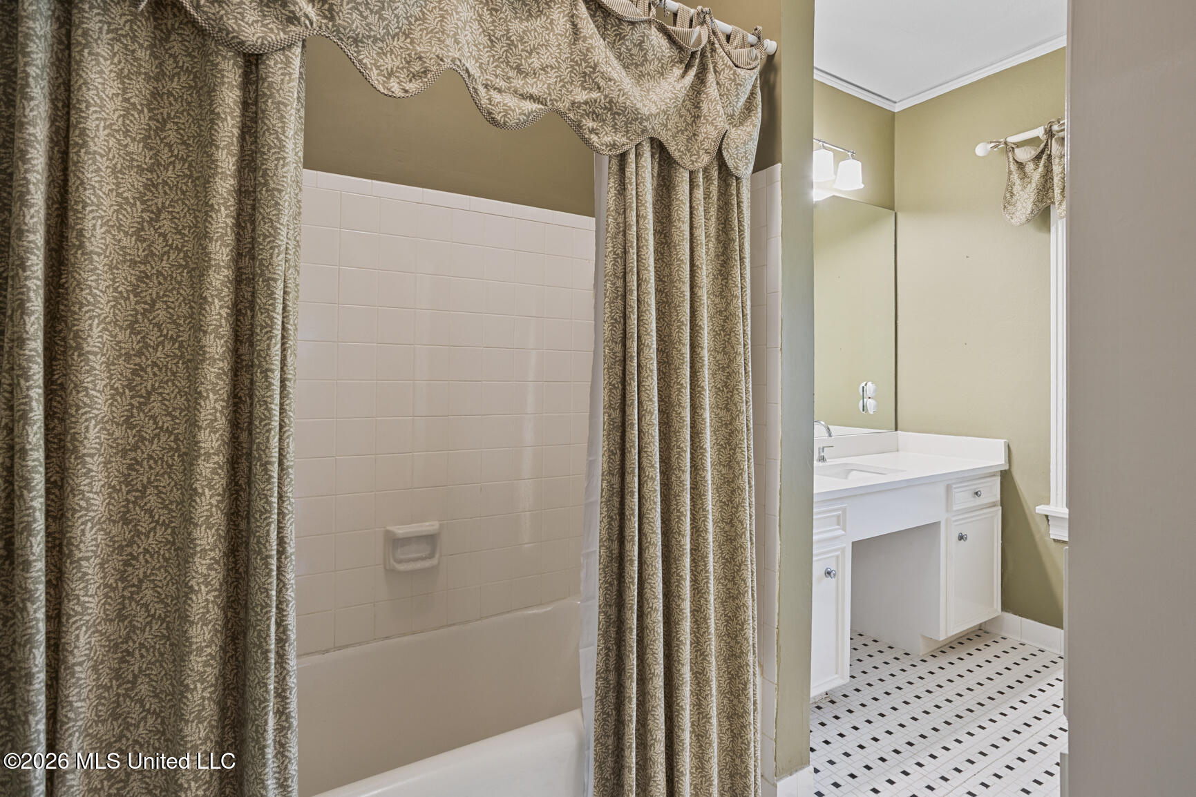 2010 Laurel Street Property Photo 27