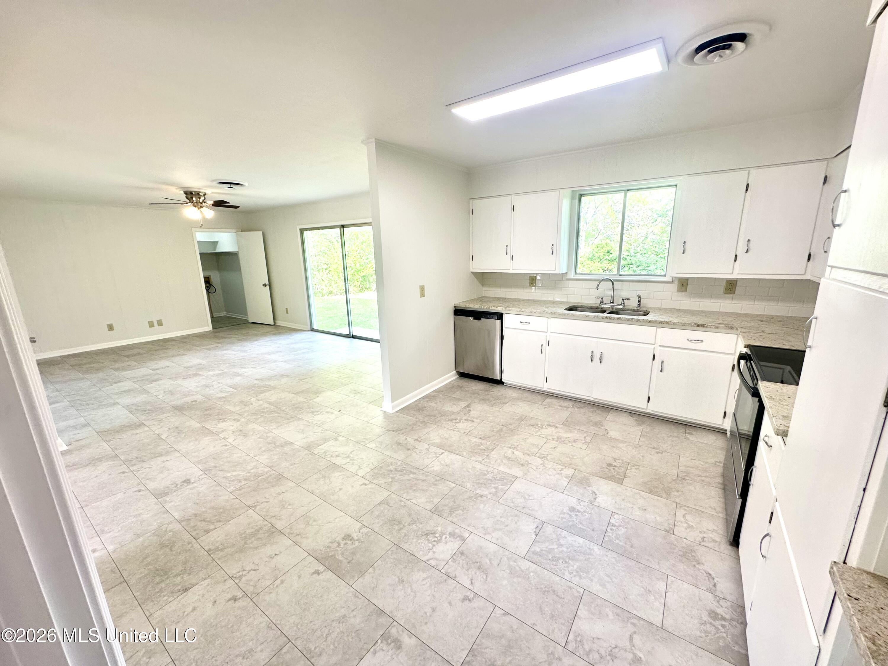 1009 S Jackson Street Property Photo 2
