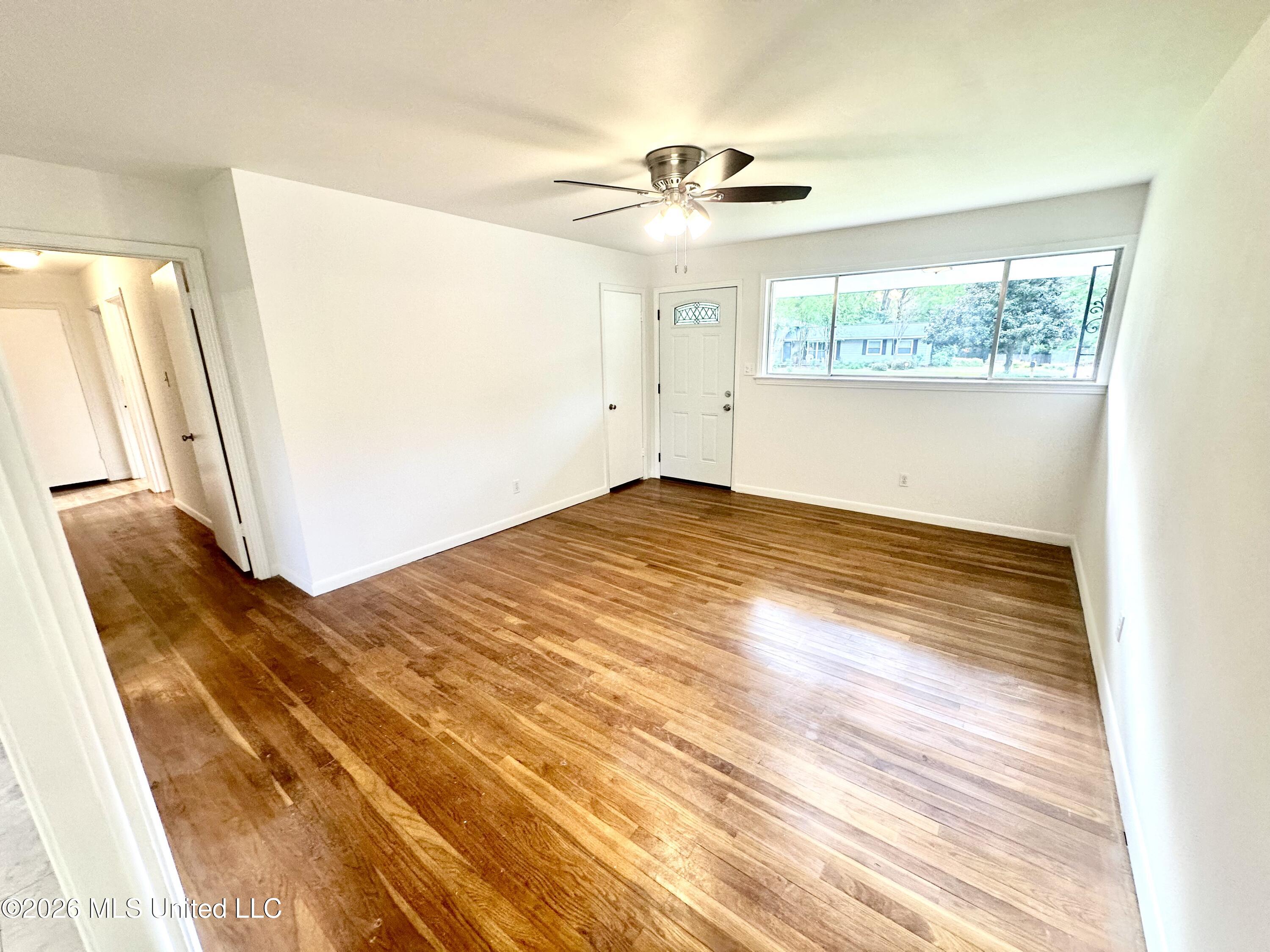 1009 S Jackson Street Property Photo 3