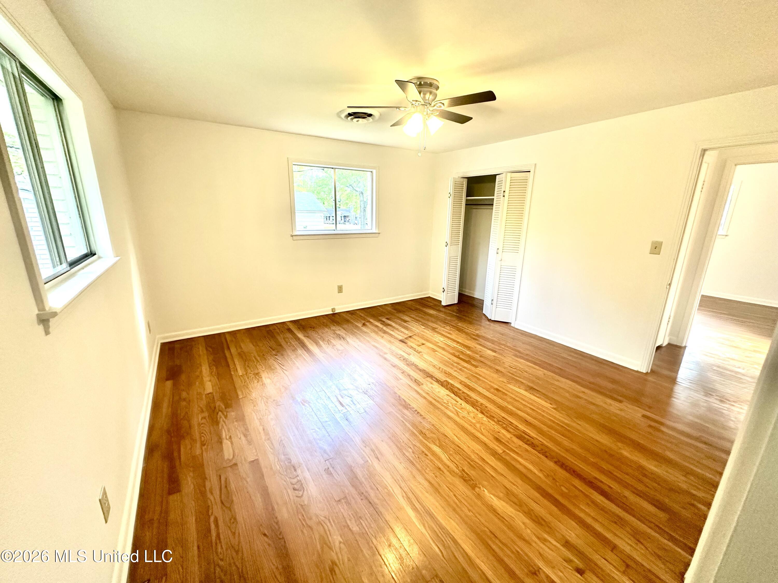 1009 S Jackson Street Property Photo 8