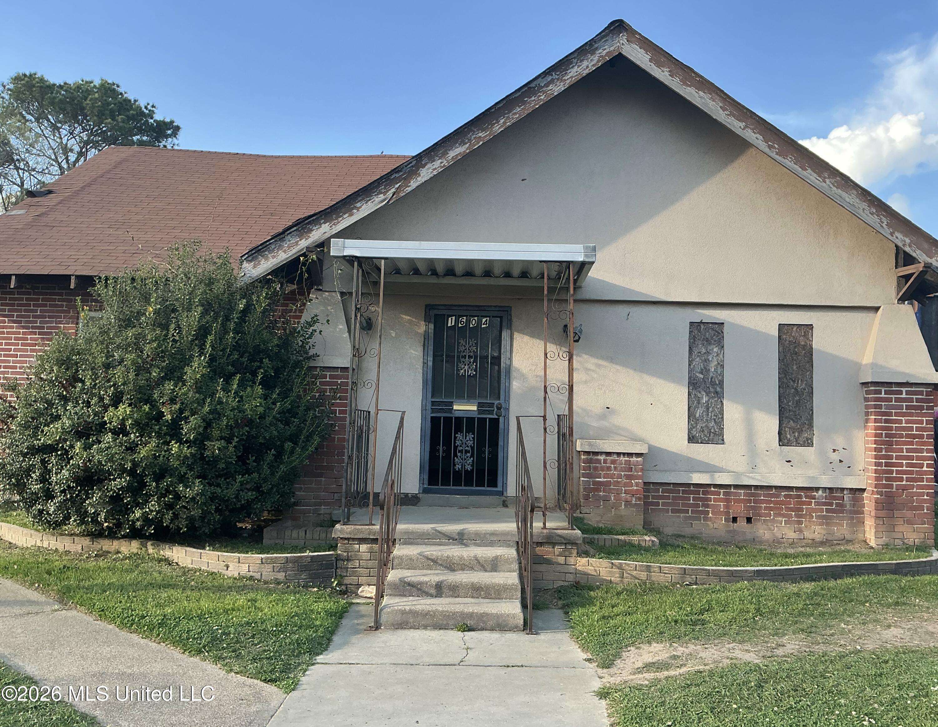 1604 Robinson Street Property Photo 1