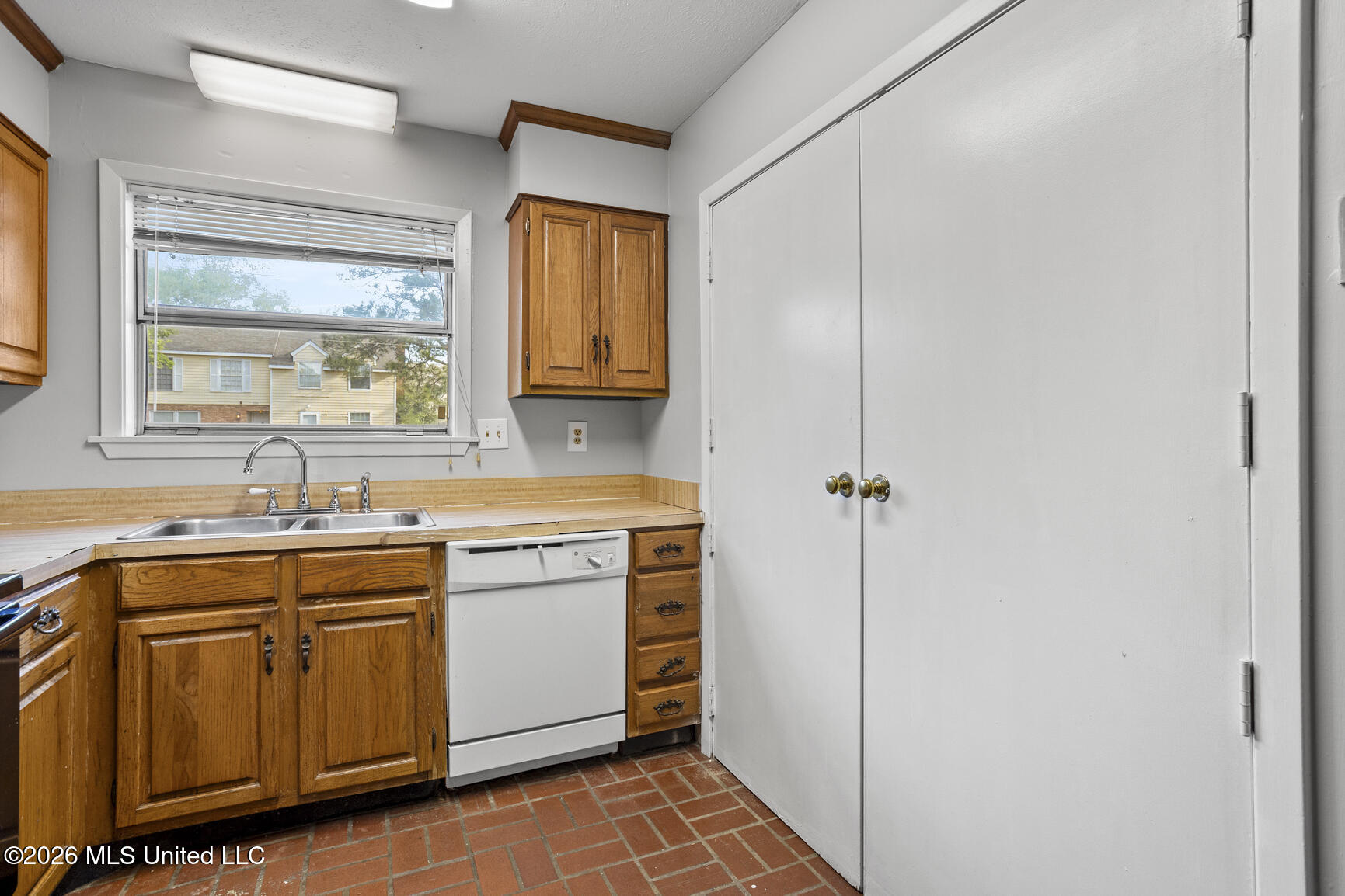 2337 River Oaks Boulevard Property Photo 8