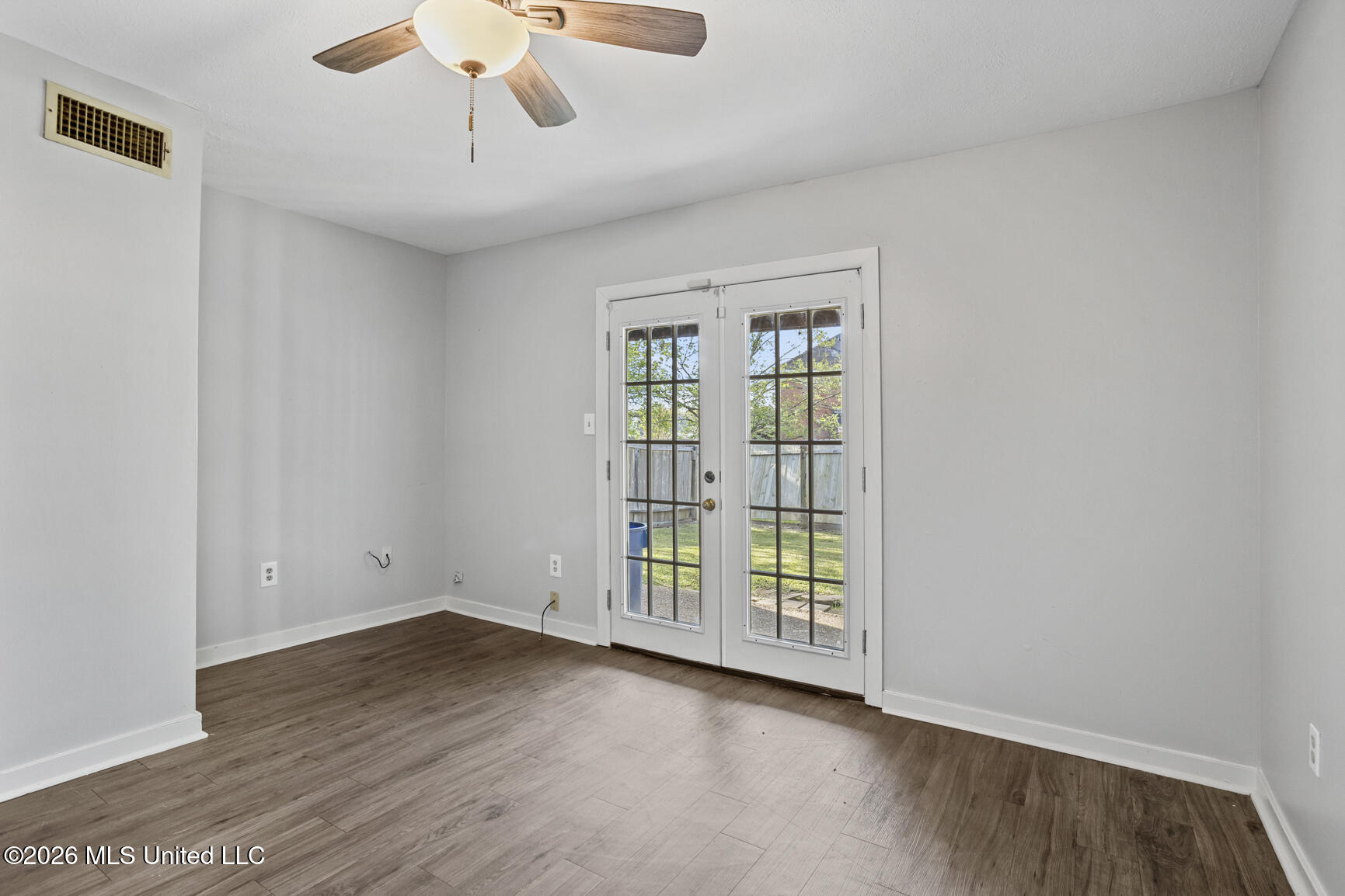 2337 River Oaks Boulevard Property Photo 12