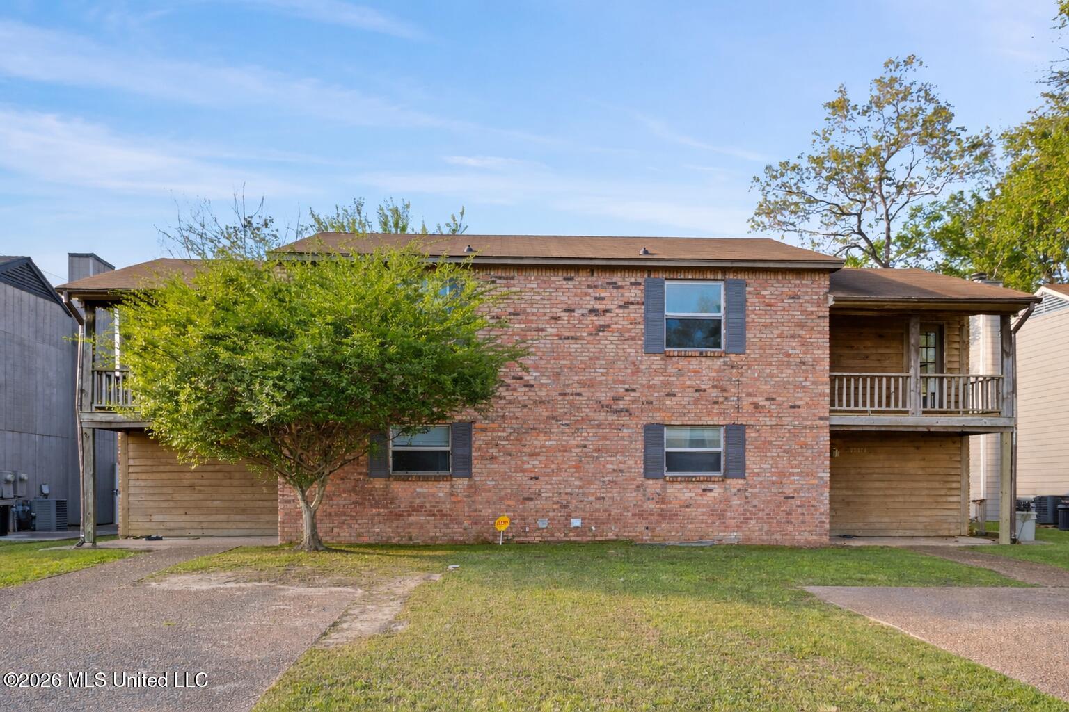 2337 River Oaks Boulevard Property Photo 1