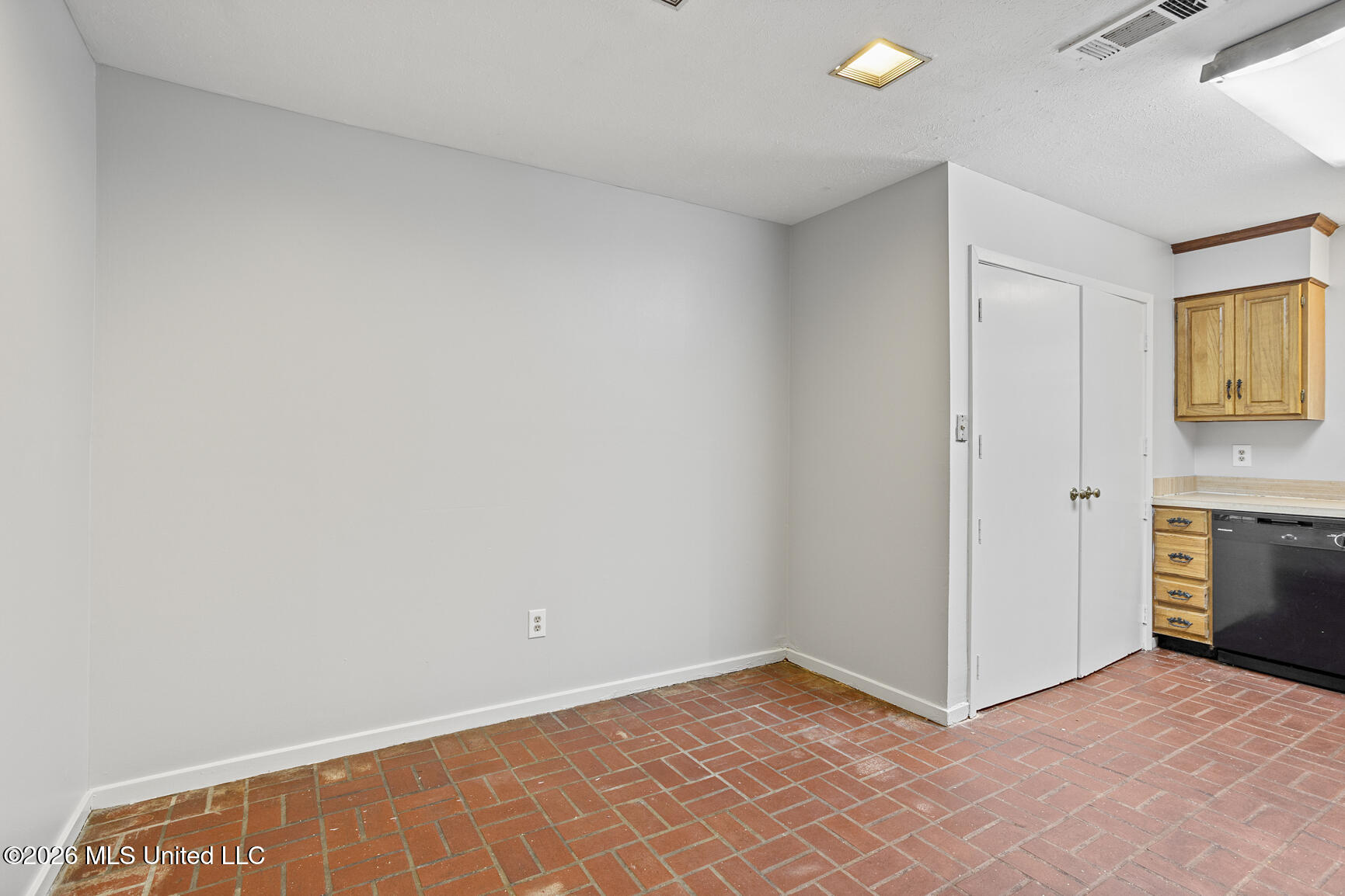2337 River Oaks Boulevard Property Photo 4