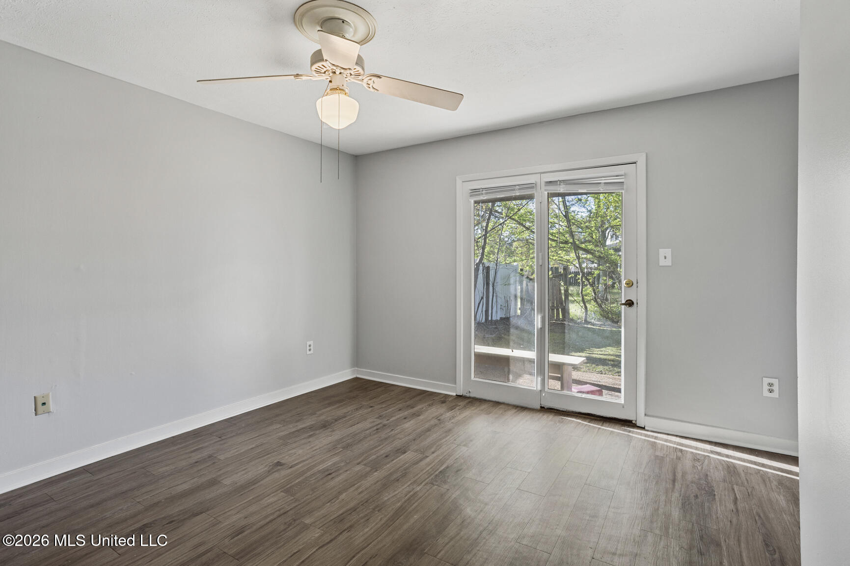 2337 River Oaks Boulevard Property Photo 9