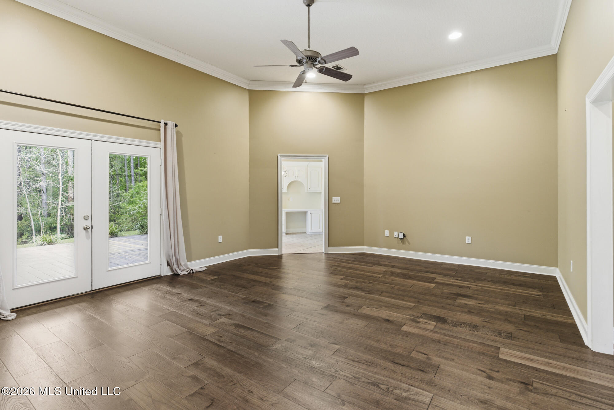 210 Whistlers Way Property Photo 7