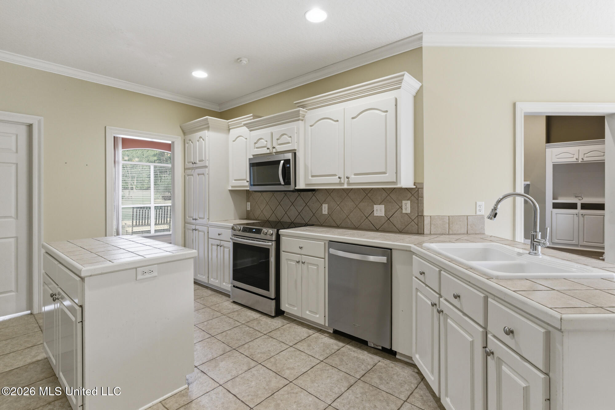 210 Whistlers Way Property Photo 12