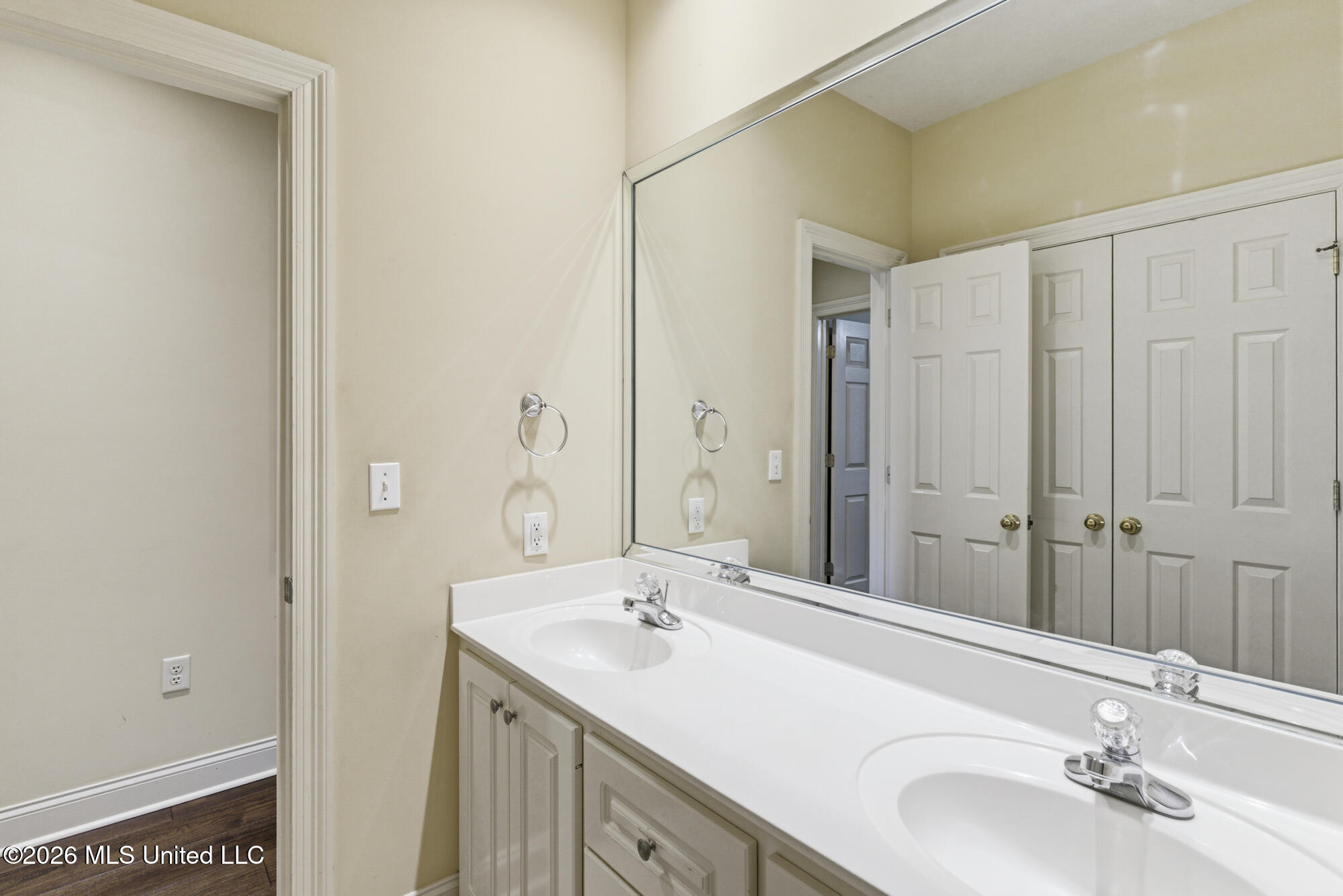 210 Whistlers Way Property Photo 30